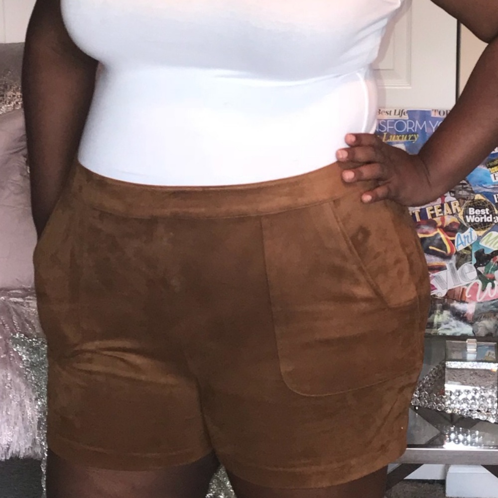 $15 - Size 3X - tan suede like shorts - F21